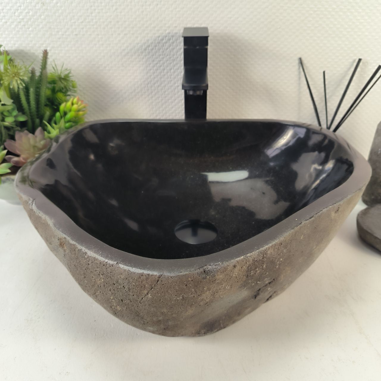 Раковина из речного камня RS-65251 46*42*15 из натурального камня