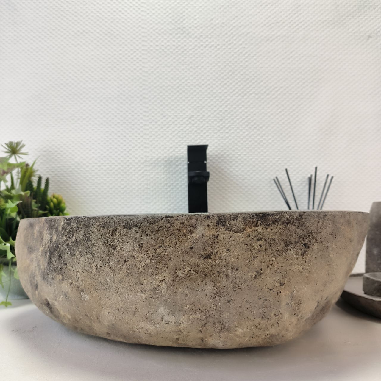 Раковина из речного камня RS-63412 (49*45*15) из натурального камня