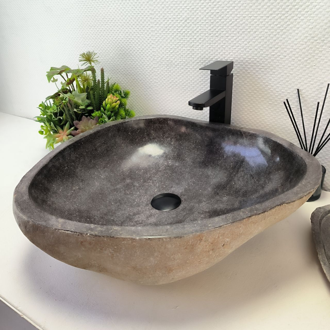 Раковина из речного камня RS-63450 (55*50*15) из натурального камня