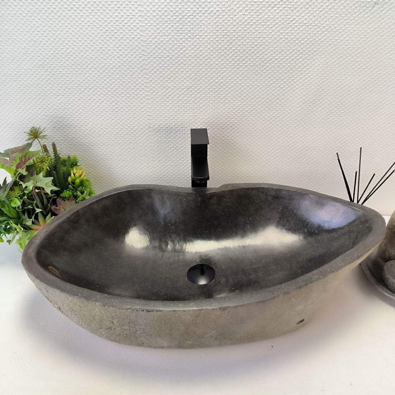 Раковина из речного камня RS-63543 (75*44*16) из натурального камня