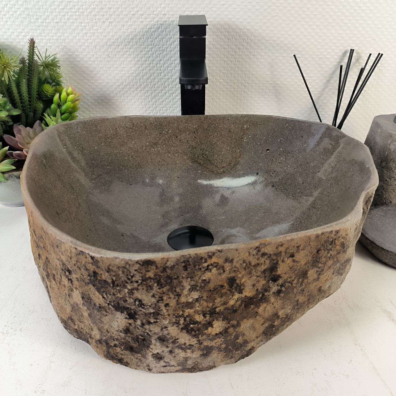 Раковина из речного камня RS-65275 48*38*15 из натурального камня