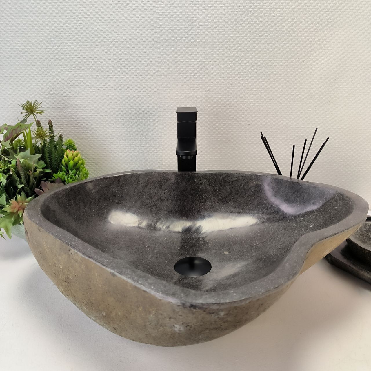 Раковина из речного камня RS-62788 (60*48*15) из натурального камня
