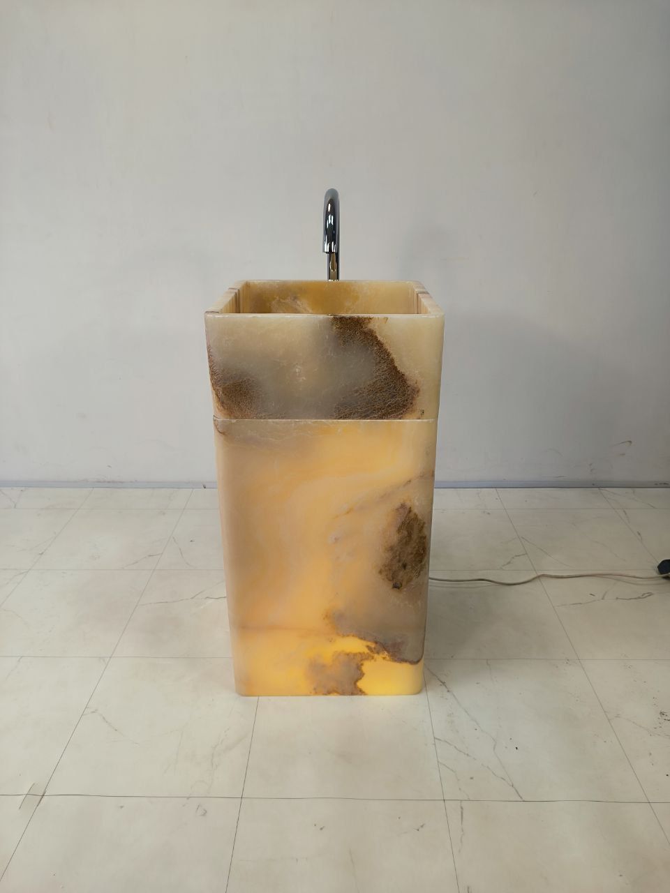Раковина напольная из оникса Square Yellow ON-65918 45х45х90 из натурального камня
