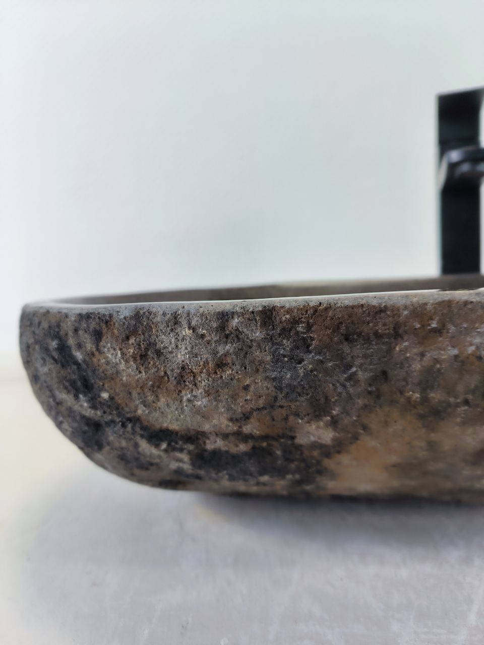 Раковина из речного камня RS-66228 58х37х14 из натурального камня