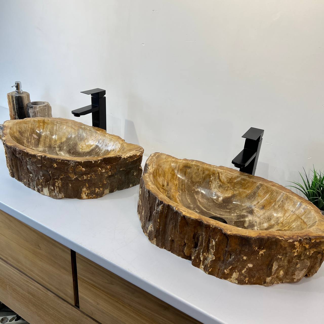 Раковина из окаменелого дерева ПАРА! OD-67003 61*34*15 из натурального камня