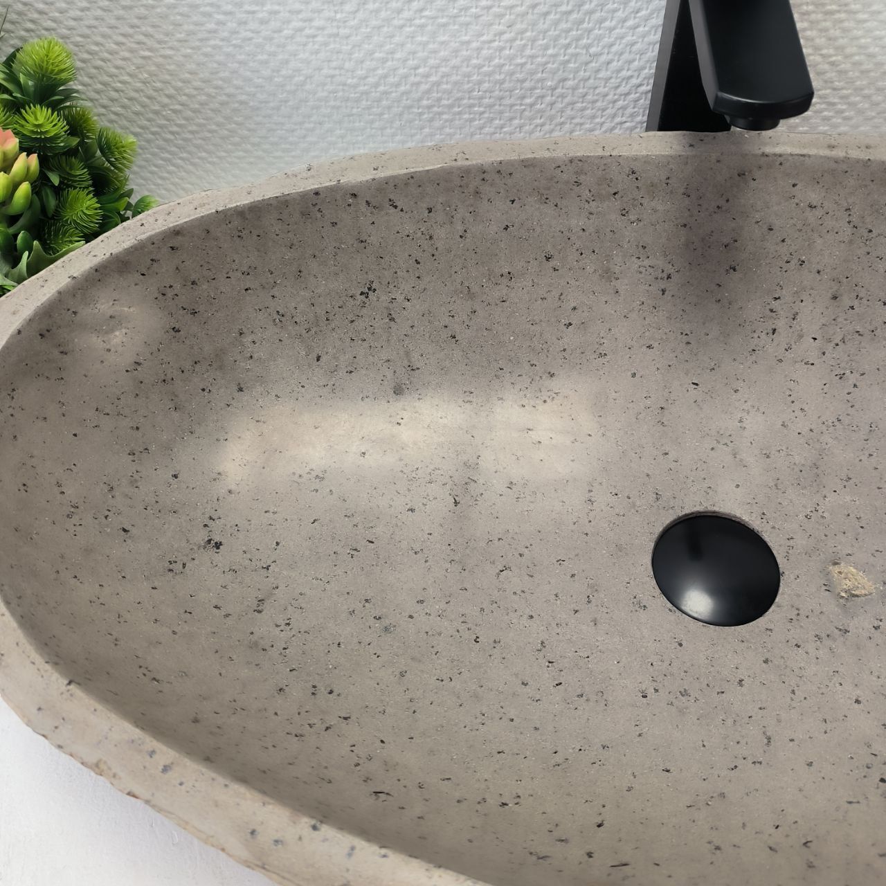 Раковина из речного камня RS-63631 (77*40*15) из натурального камня