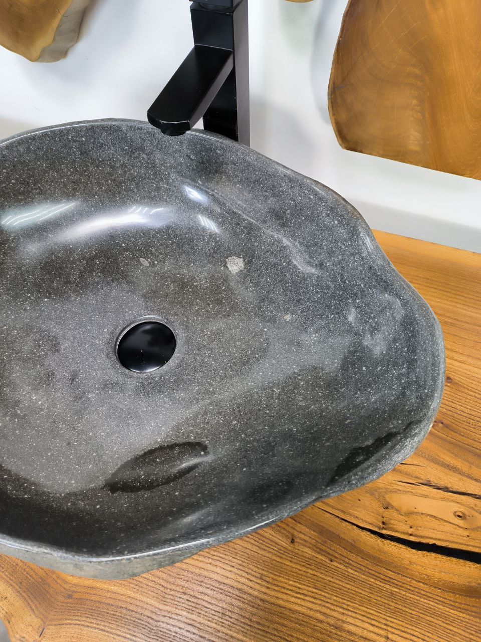 Раковина из речного камня RS-66690 57х45х15 из натурального камня