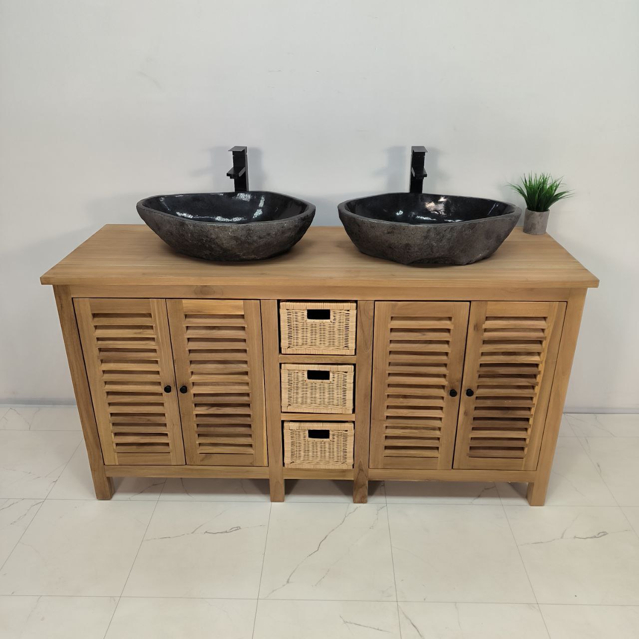 66bf4ca3-2ccd-4d52-b9ee-3aa575139215