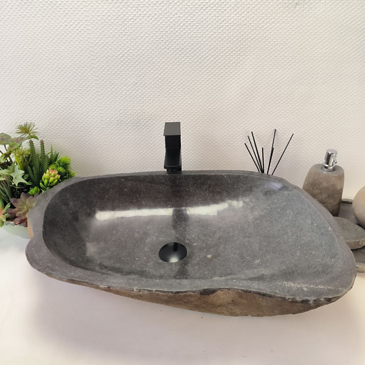 Раковина из речного камня RS-63607 (70*48*16) из натурального камня