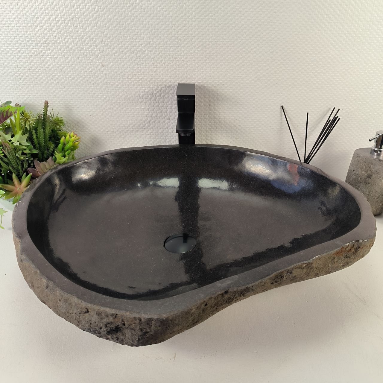 Раковина из речного камня RS-65410 66*55*15 из натурального камня