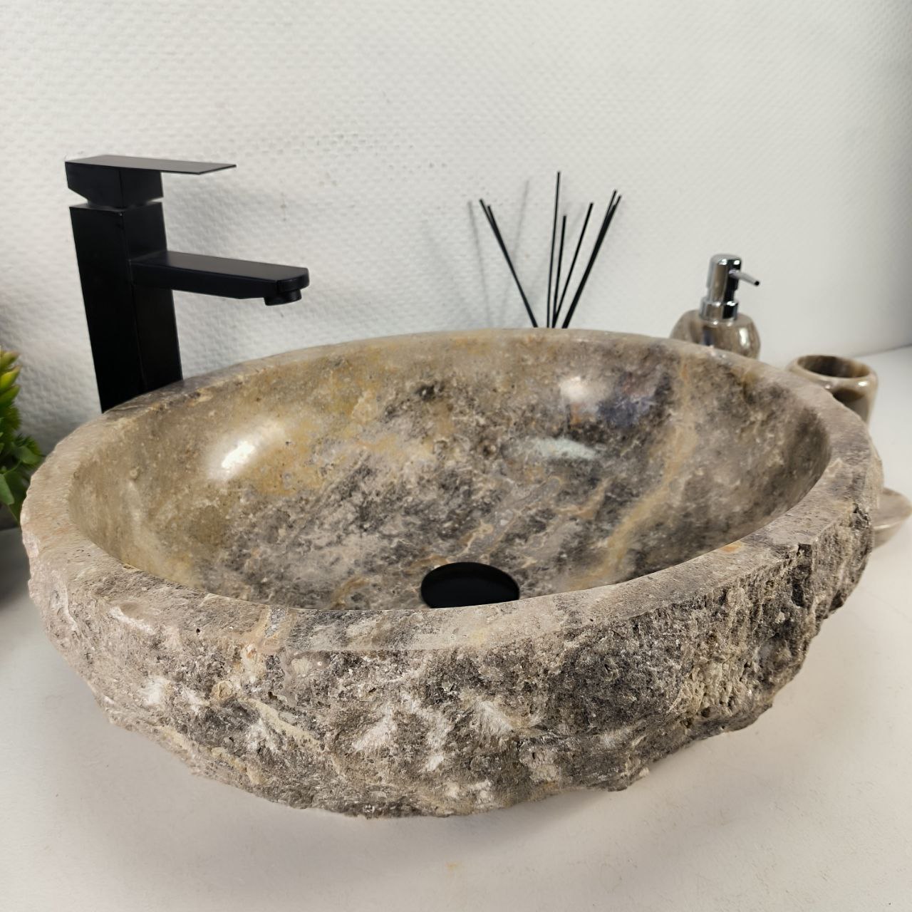 9m6kqokqfii3t0pqaz825aglutv2zwow