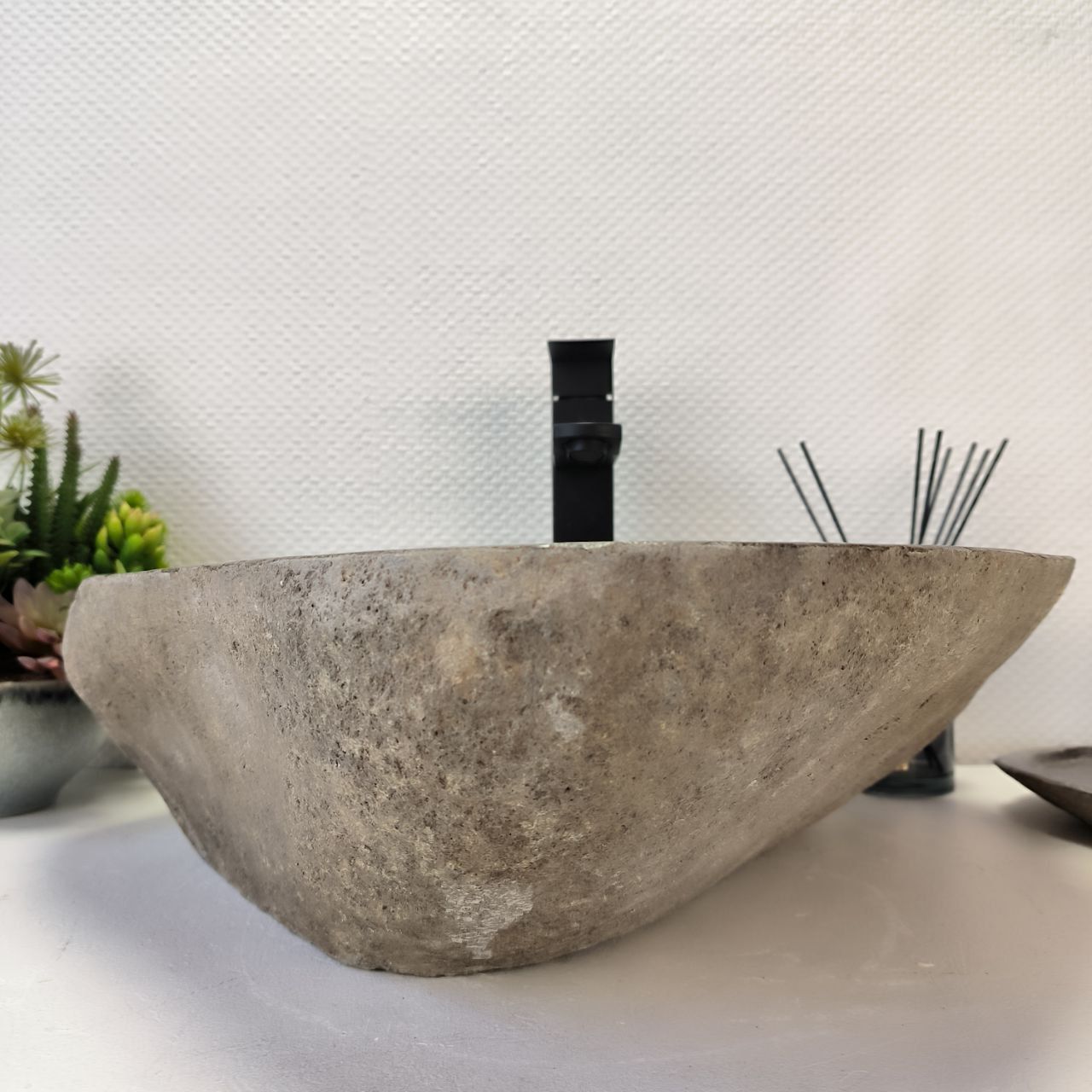 Раковина из речного камня RS-63376 (52*44*15) из натурального камня