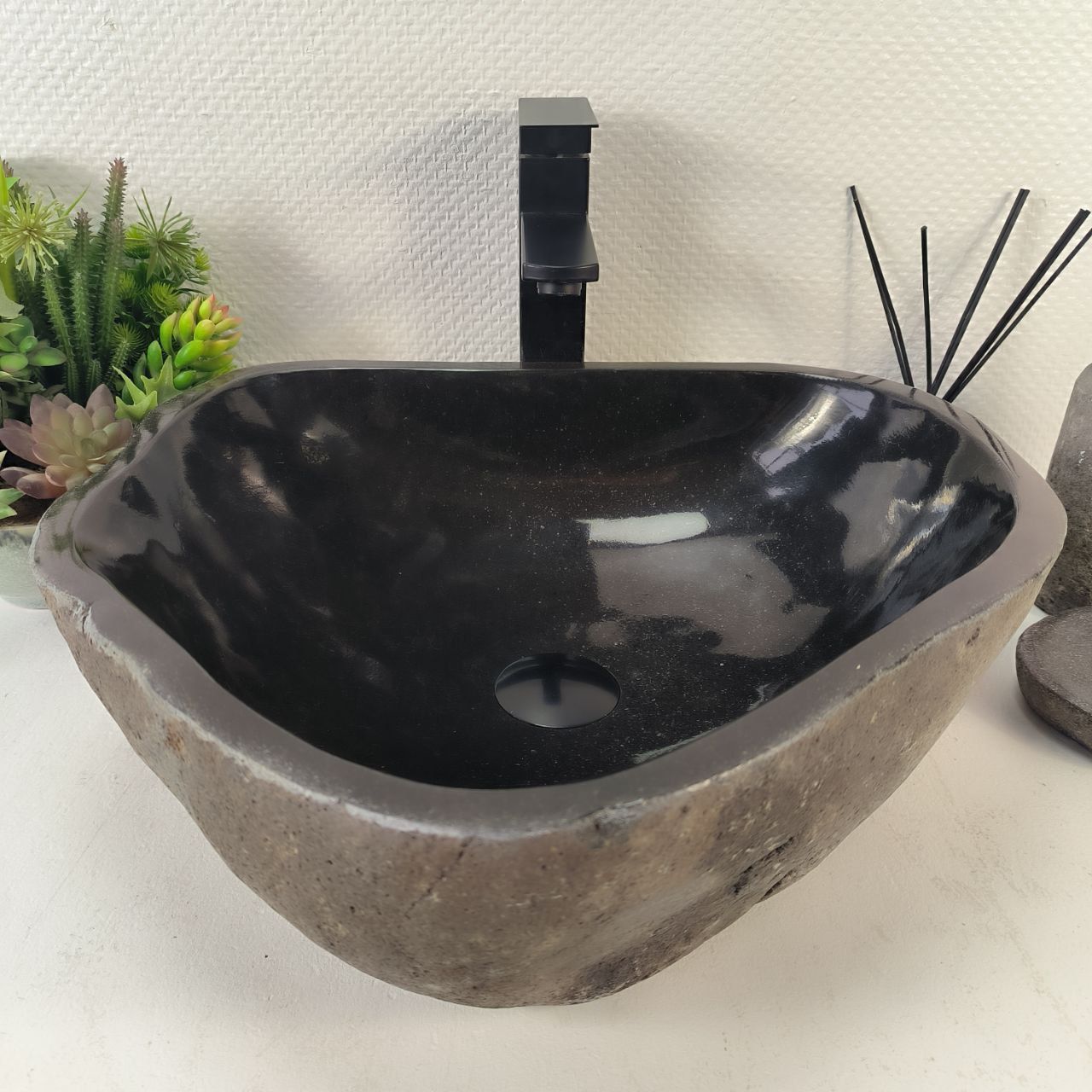 Раковина из речного камня RS-65251 46*42*15 из натурального камня