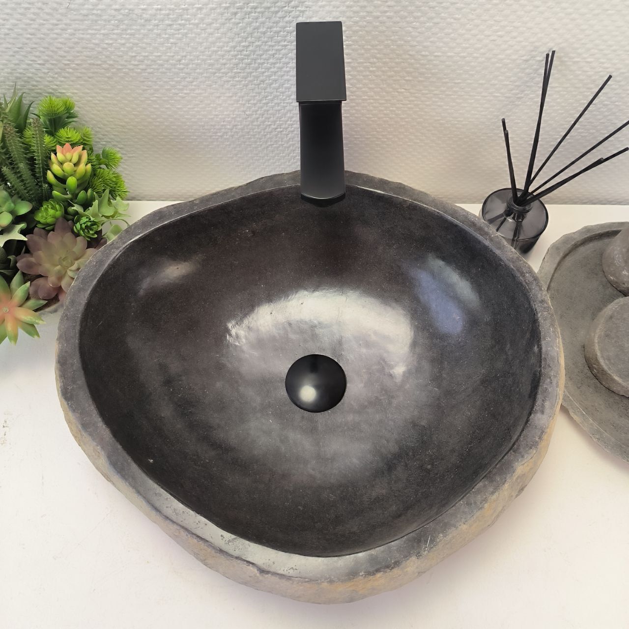 Раковина из речного камня RS-63472 (48*42*15) из натурального камня