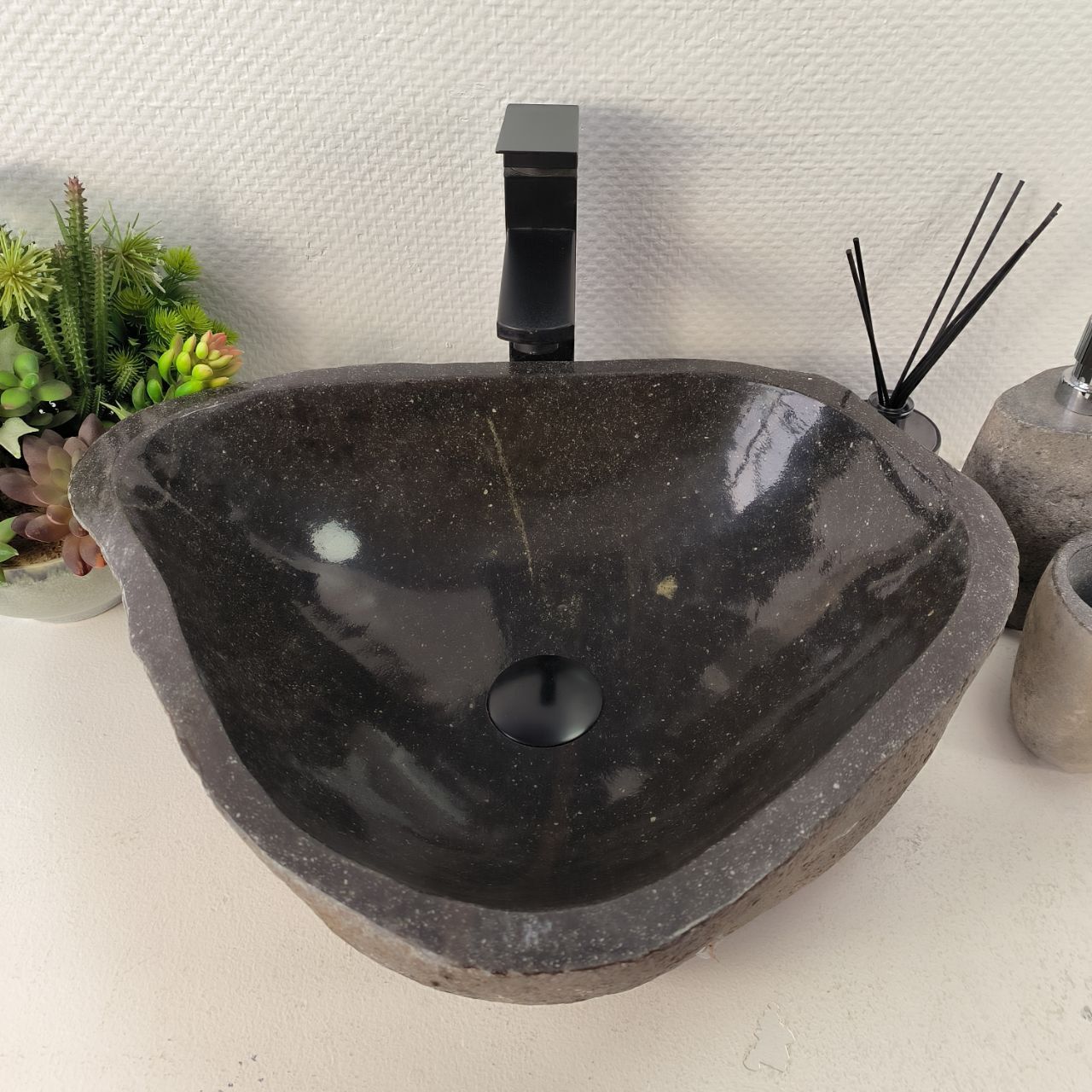 Раковина из речного камня RS-65588 50*41*15 из натурального камня