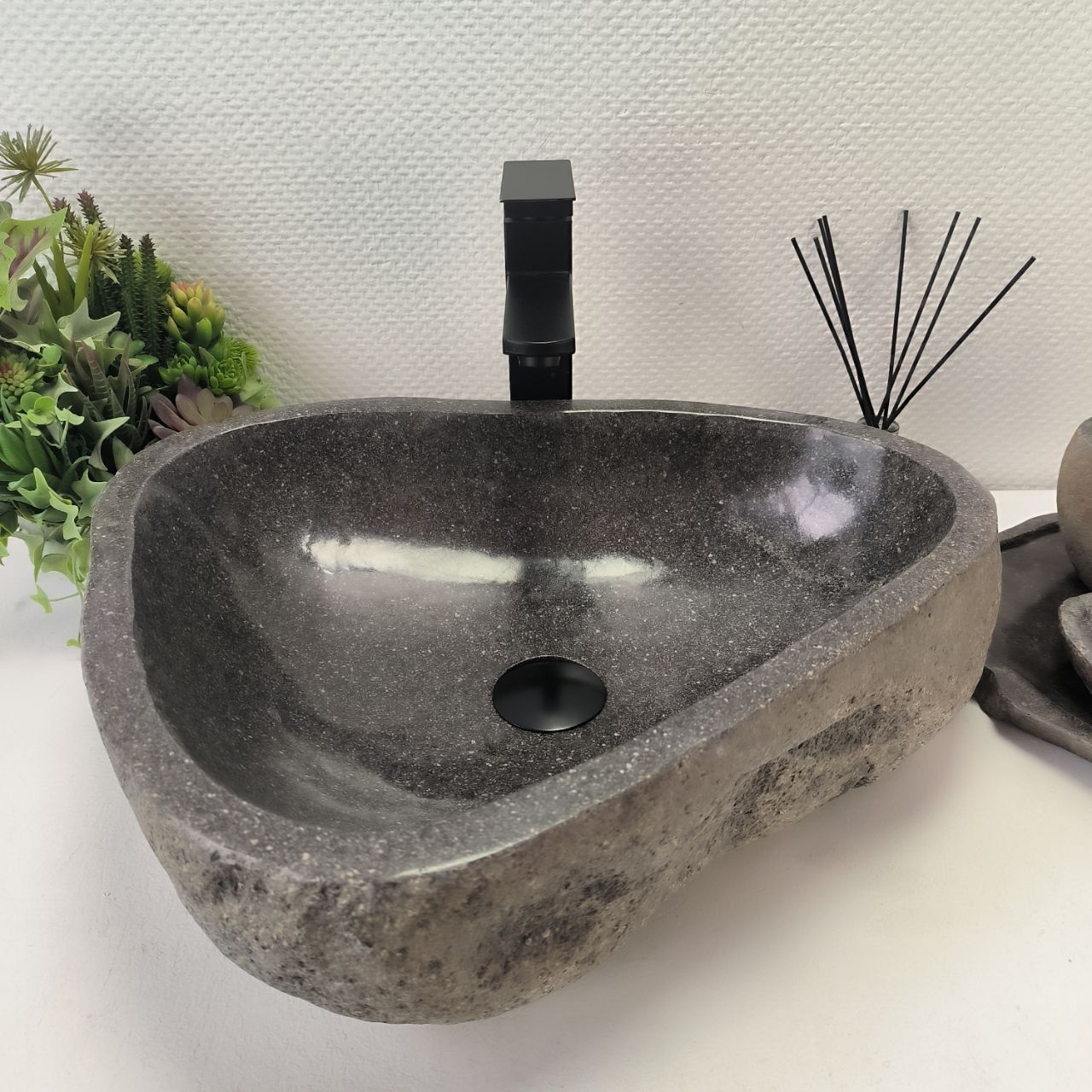 Раковина из речного камня RS-62804 (51*41*15) из натурального камня