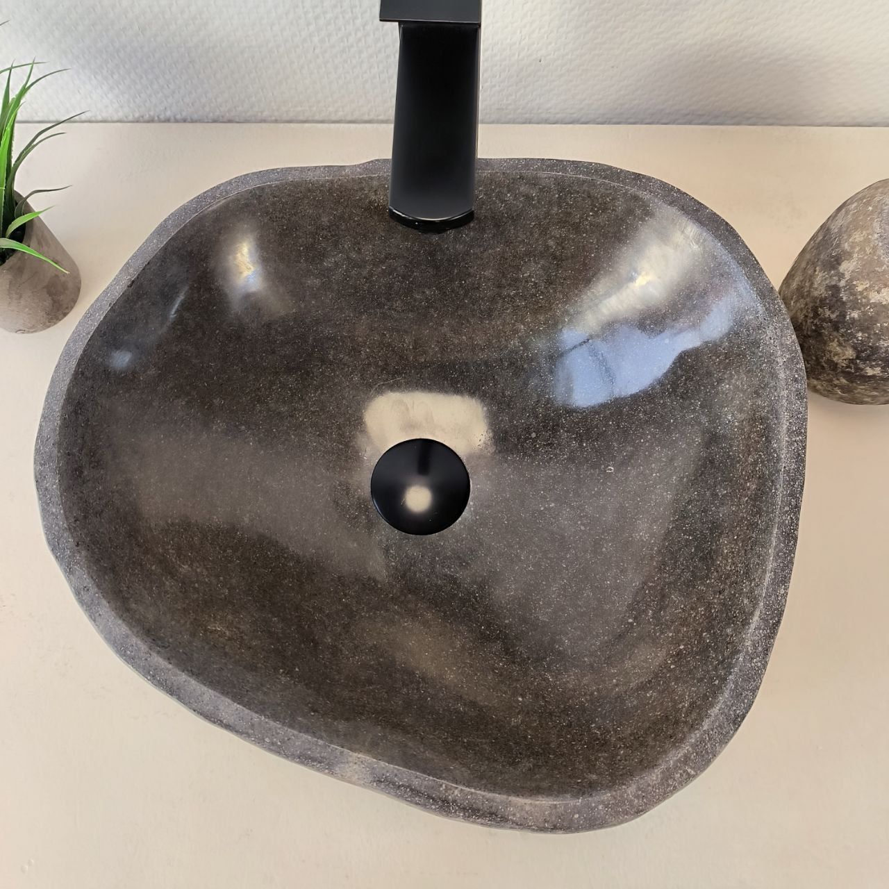 Раковина из речного камня RS-66009 42х37х15 из натурального камня