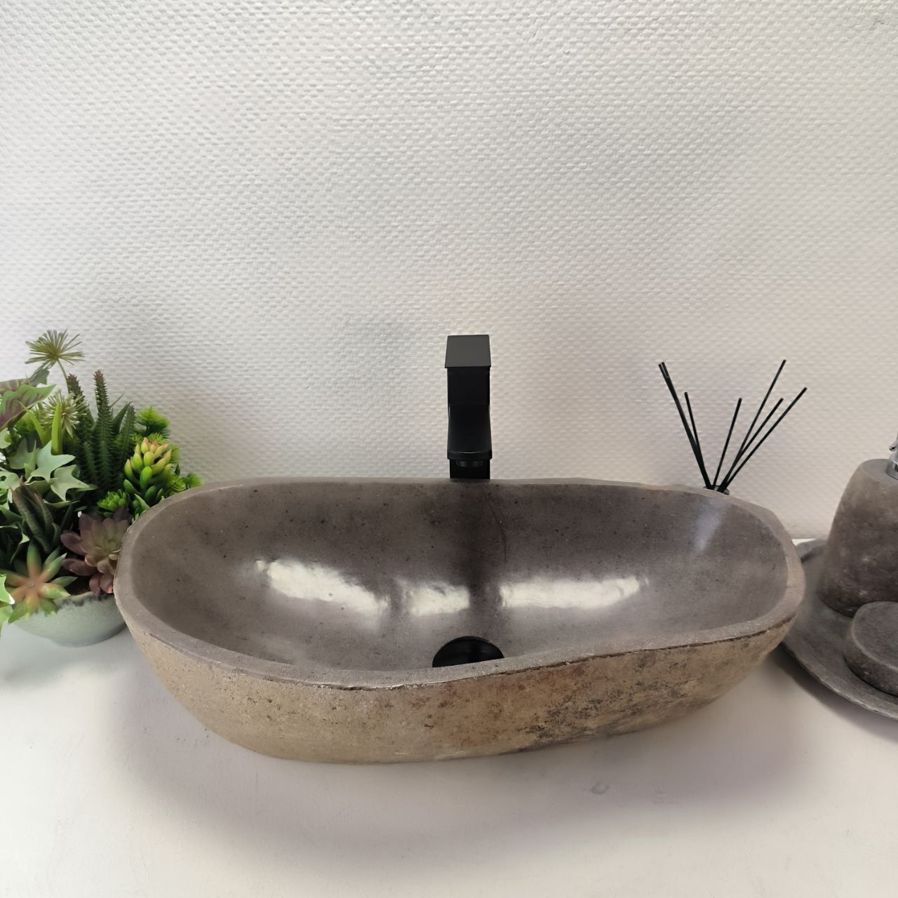 Раковина из речного камня RS-63509 (60*34*15) из натурального камня