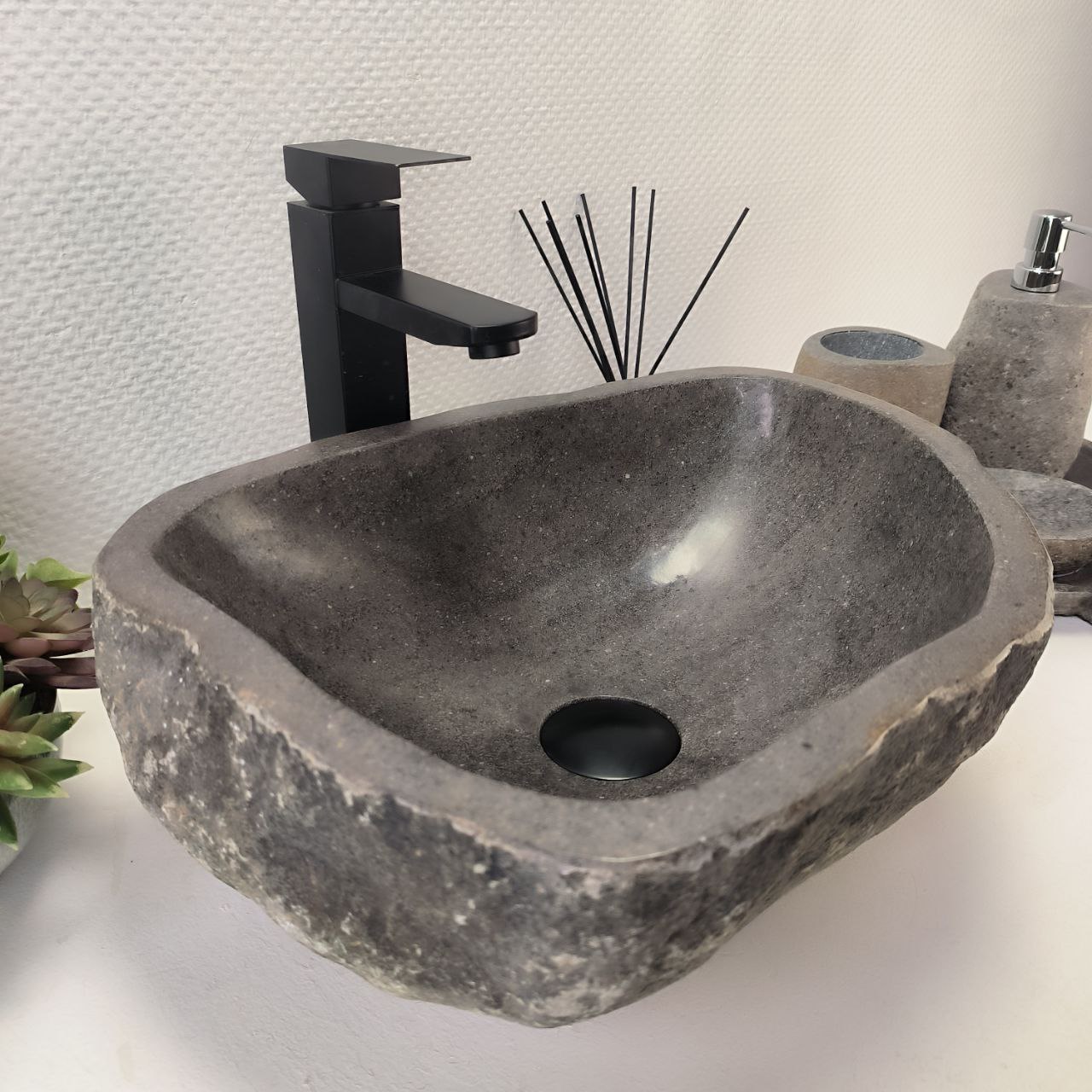 41uqcm59f0pv2mgwak6ix637t7d5b69g