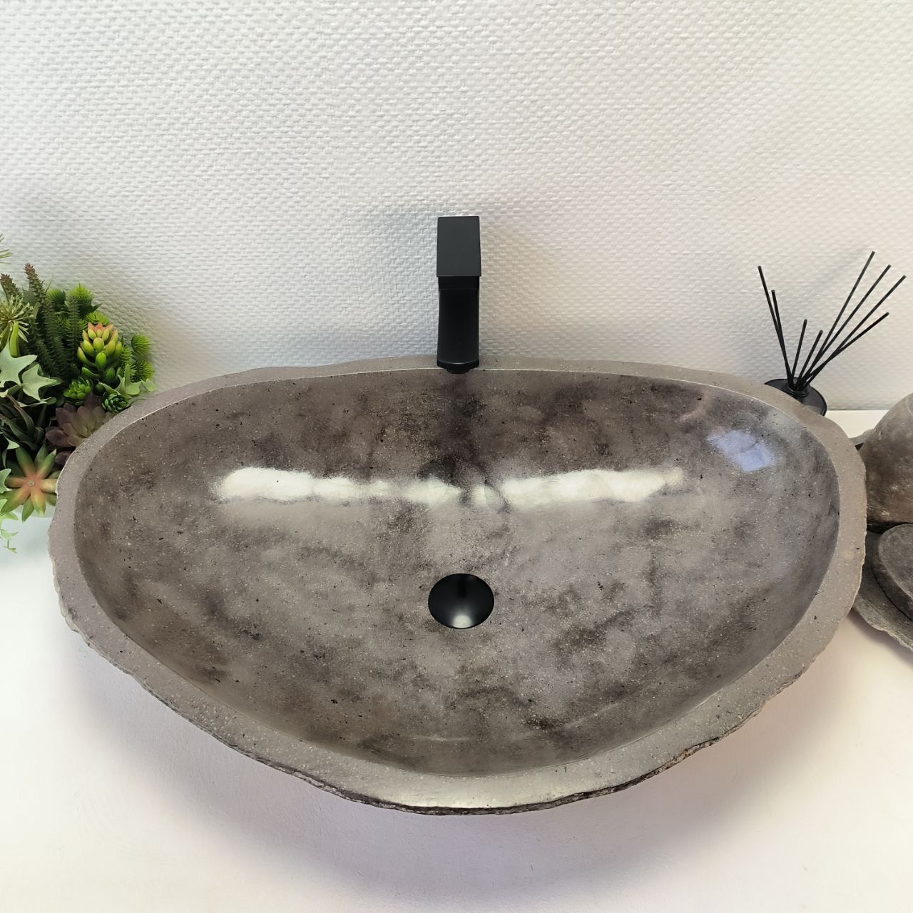 Раковина из речного камня RS-63526 (77*50*15) из натурального камня
