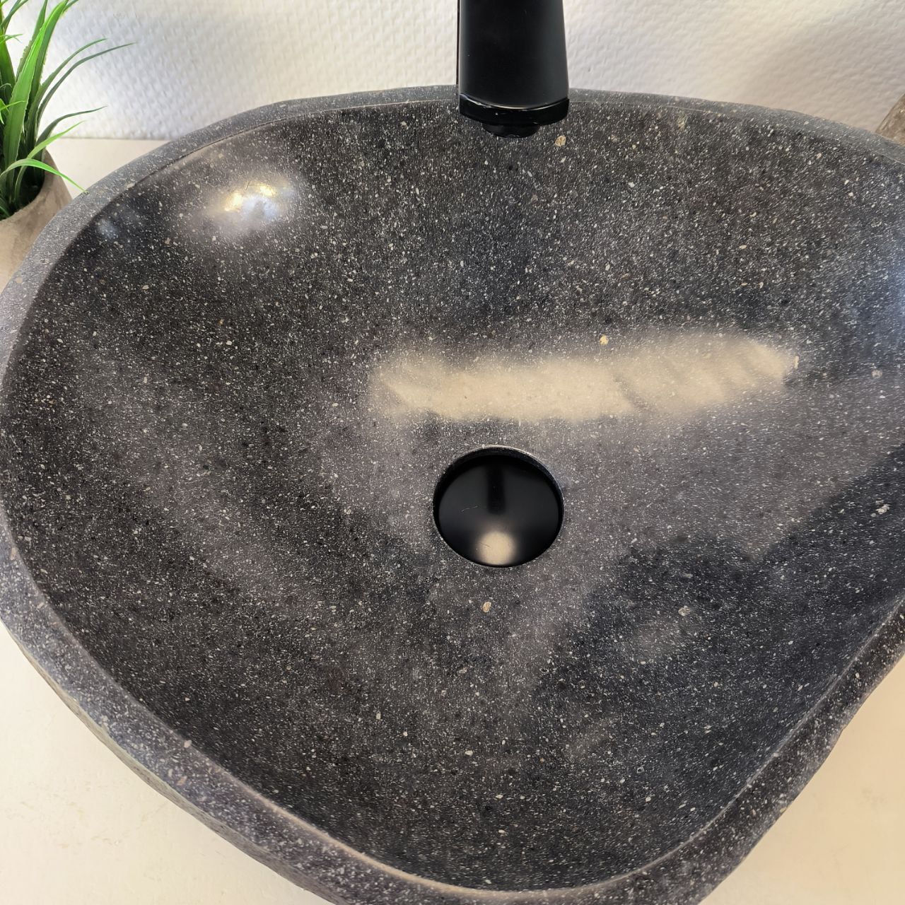 Раковина из речного камня RS-66014 48х38х15 из натурального камня