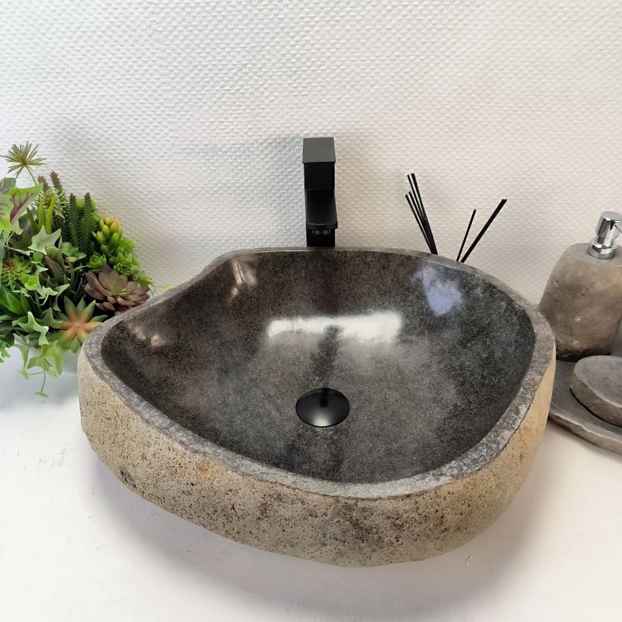 Раковина из речного камня RS-63438 (54*46*15) из натурального камня