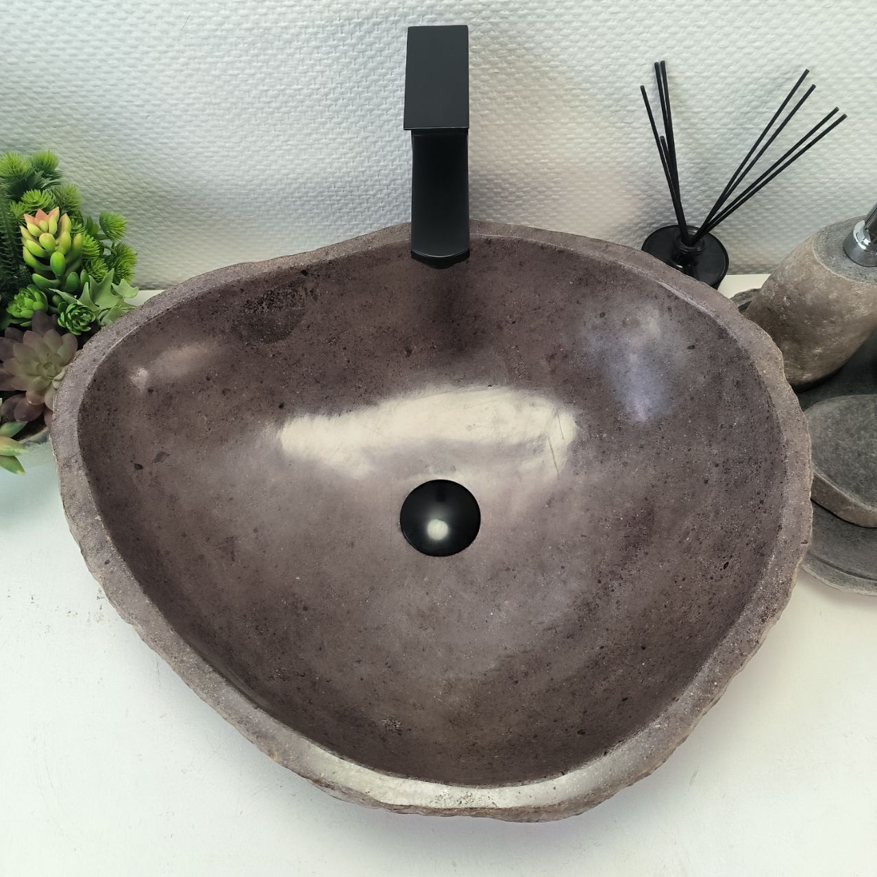Раковина из речного камня RS-63421 (54*45*15) из натурального камня
