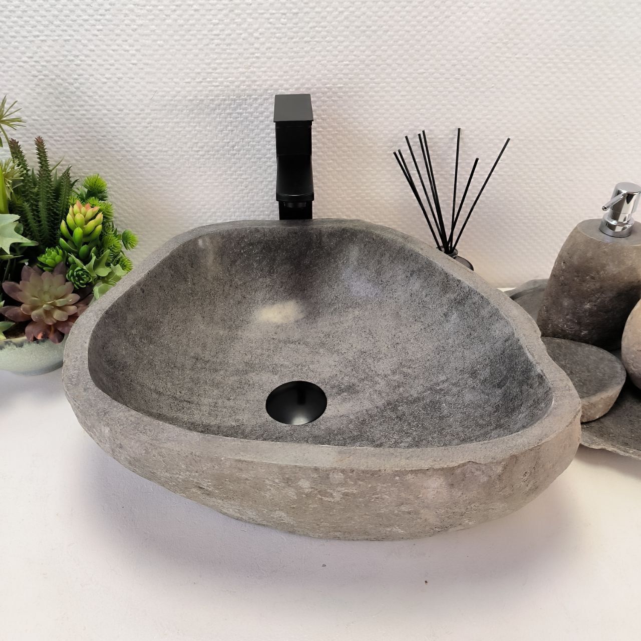 Раковина из речного камня RS-63558 (45*40*15) из натурального камня