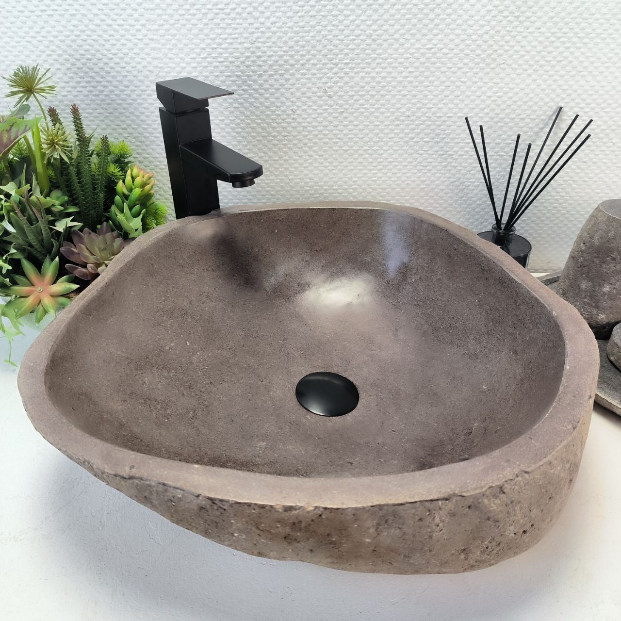 Раковина из речного камня RS-64145 (49*48*15) из натурального камня
