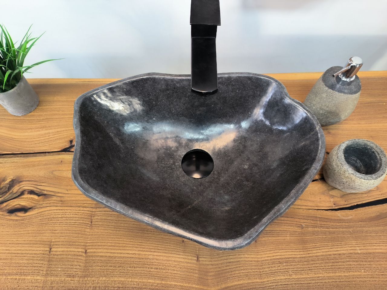 Раковина из речного камня RS-65825 44х32х15 из натурального камня
