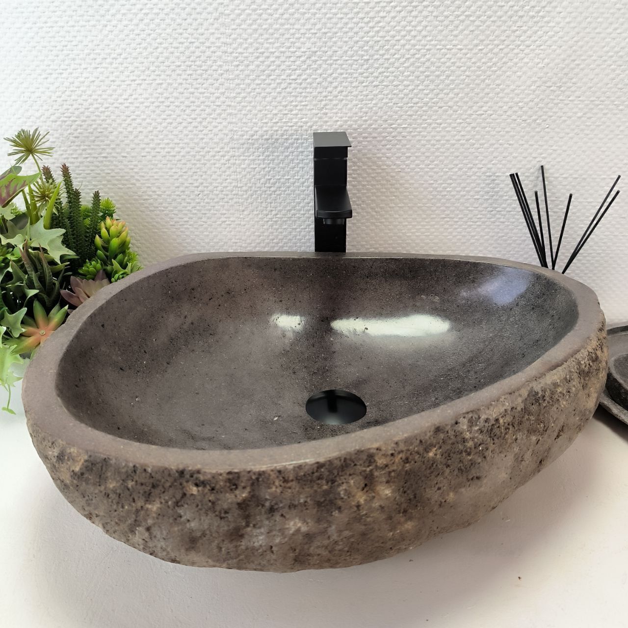 Раковина из речного камня RS-63547 (55*46*16) из натурального камня