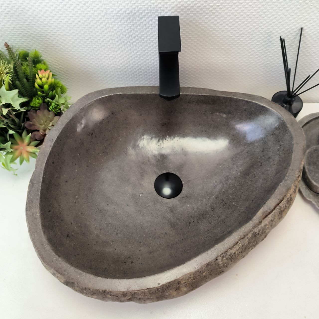 Раковина из речного камня RS-63547 (55*46*16) из натурального камня