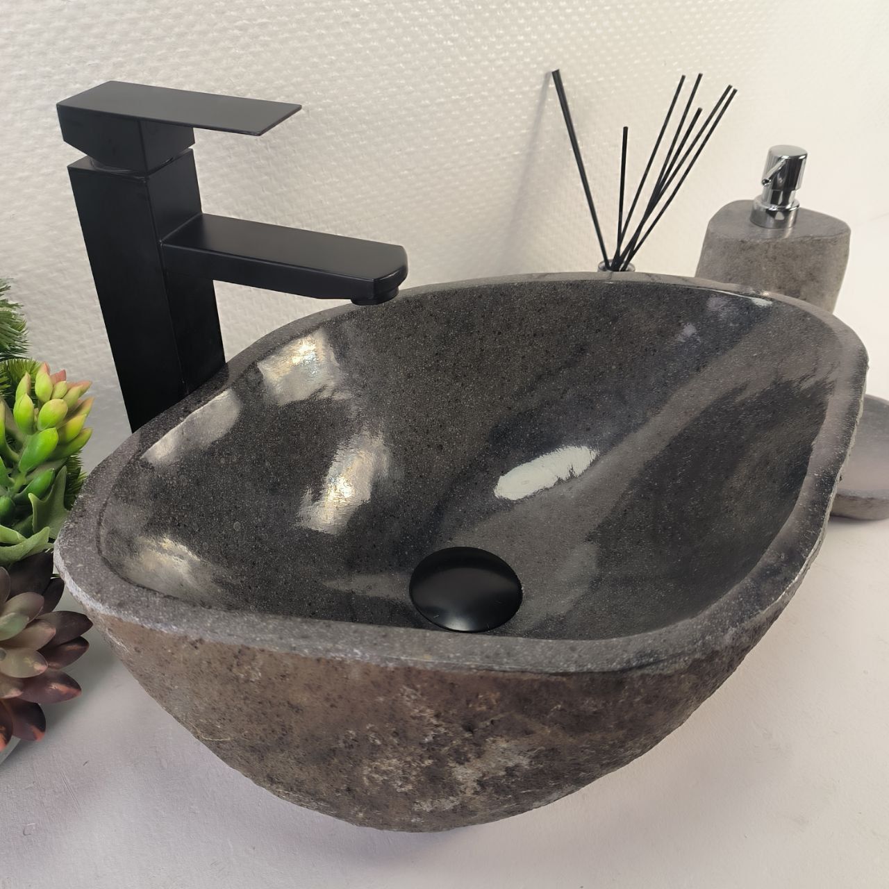 Раковина из речного камня RS-65177 46*32*15 из натурального камня