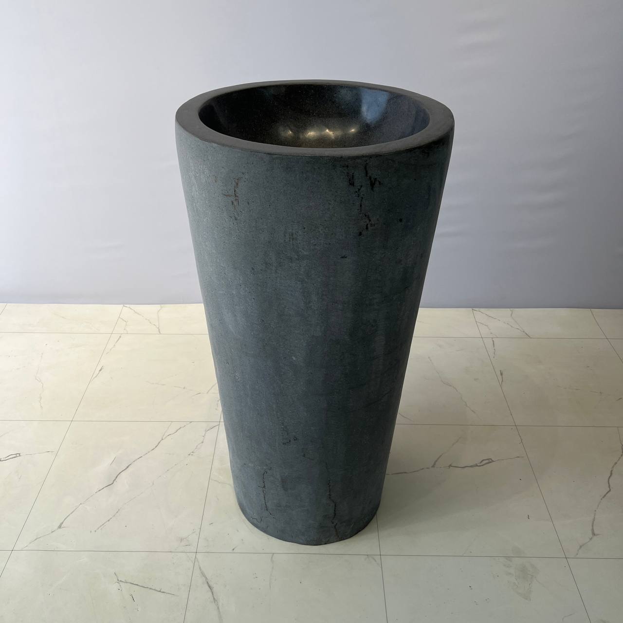 Раковина напольная из речного камня RN-67057 46х46х90 из натурального камня