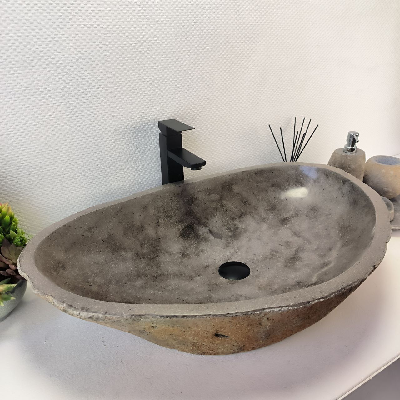 Раковина из речного камня RS-63526 (77*50*15) из натурального камня