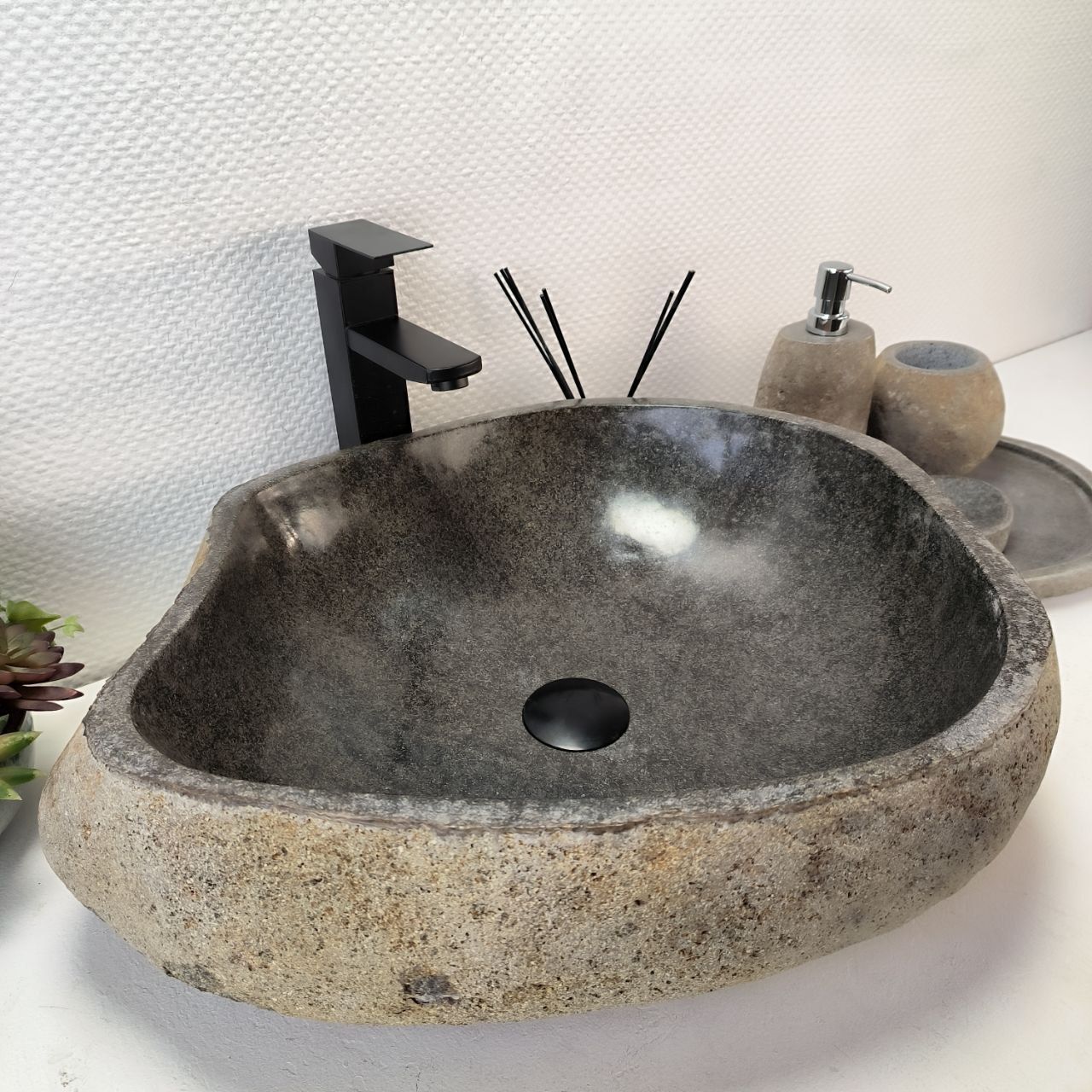 Раковина из речного камня RS-63438 (54*46*15) из натурального камня