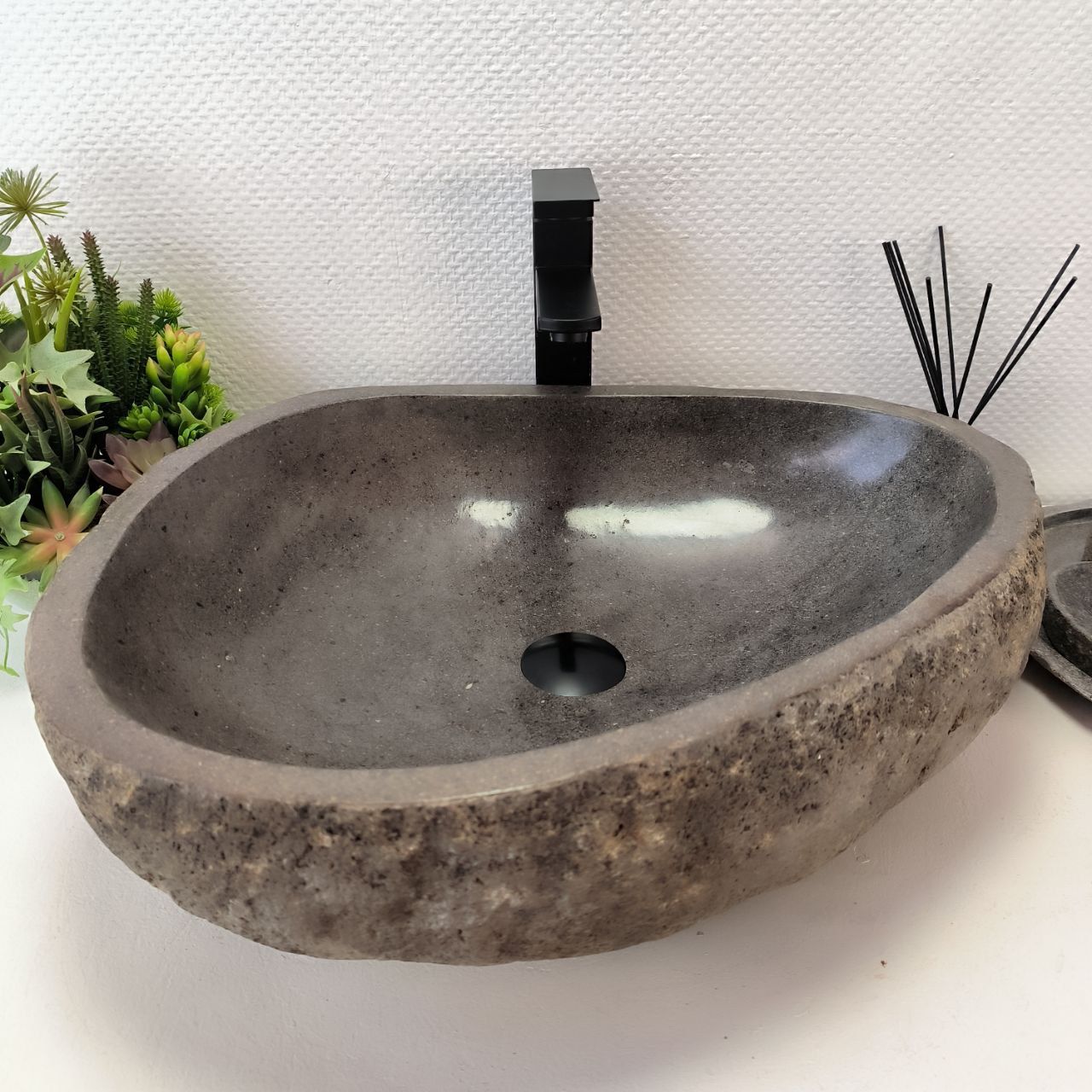 Раковина из речного камня RS-63547 (55*46*16) из натурального камня