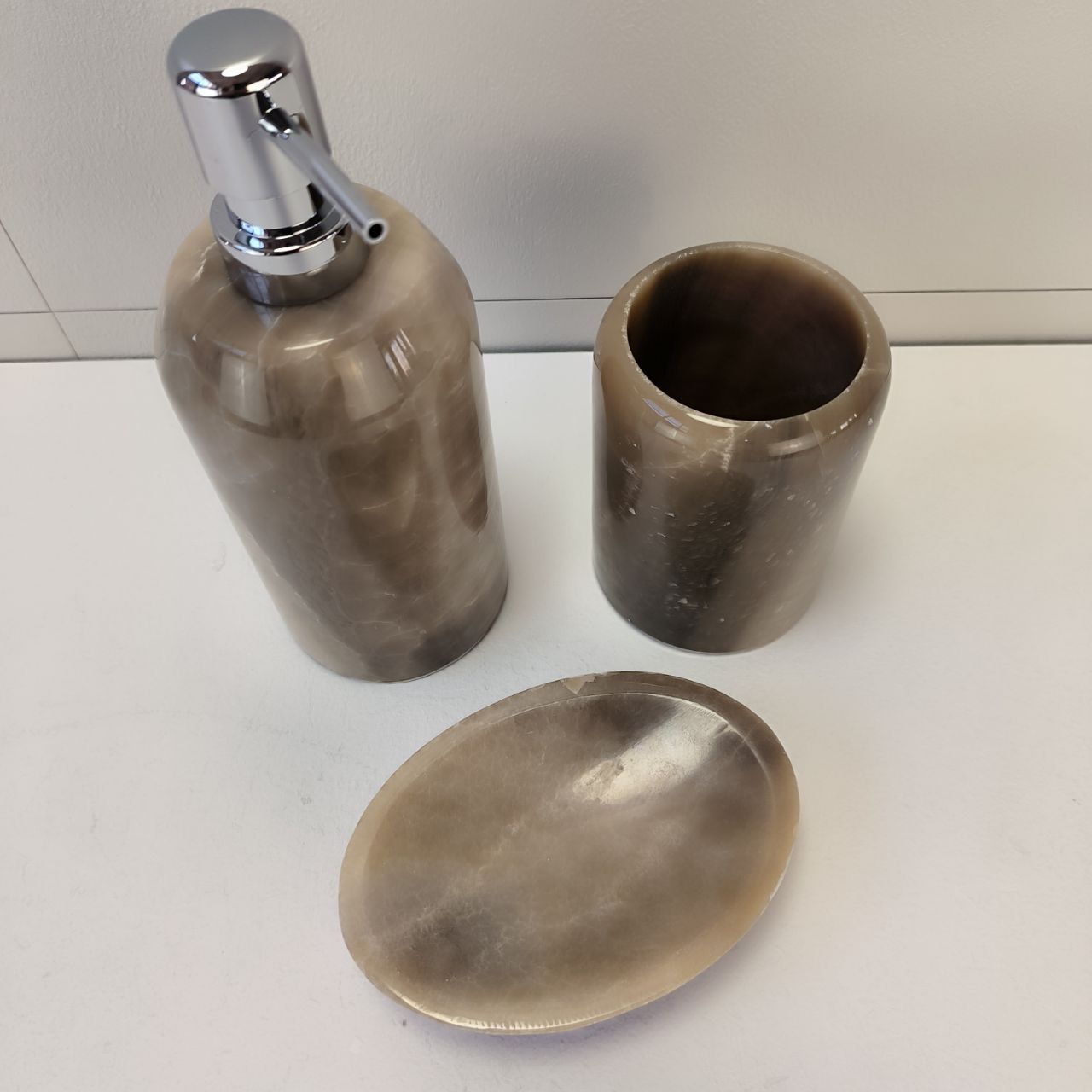 Набор из оникса 3 предм Grey NO-63235  дозатор, стаканчик, мыльница 151