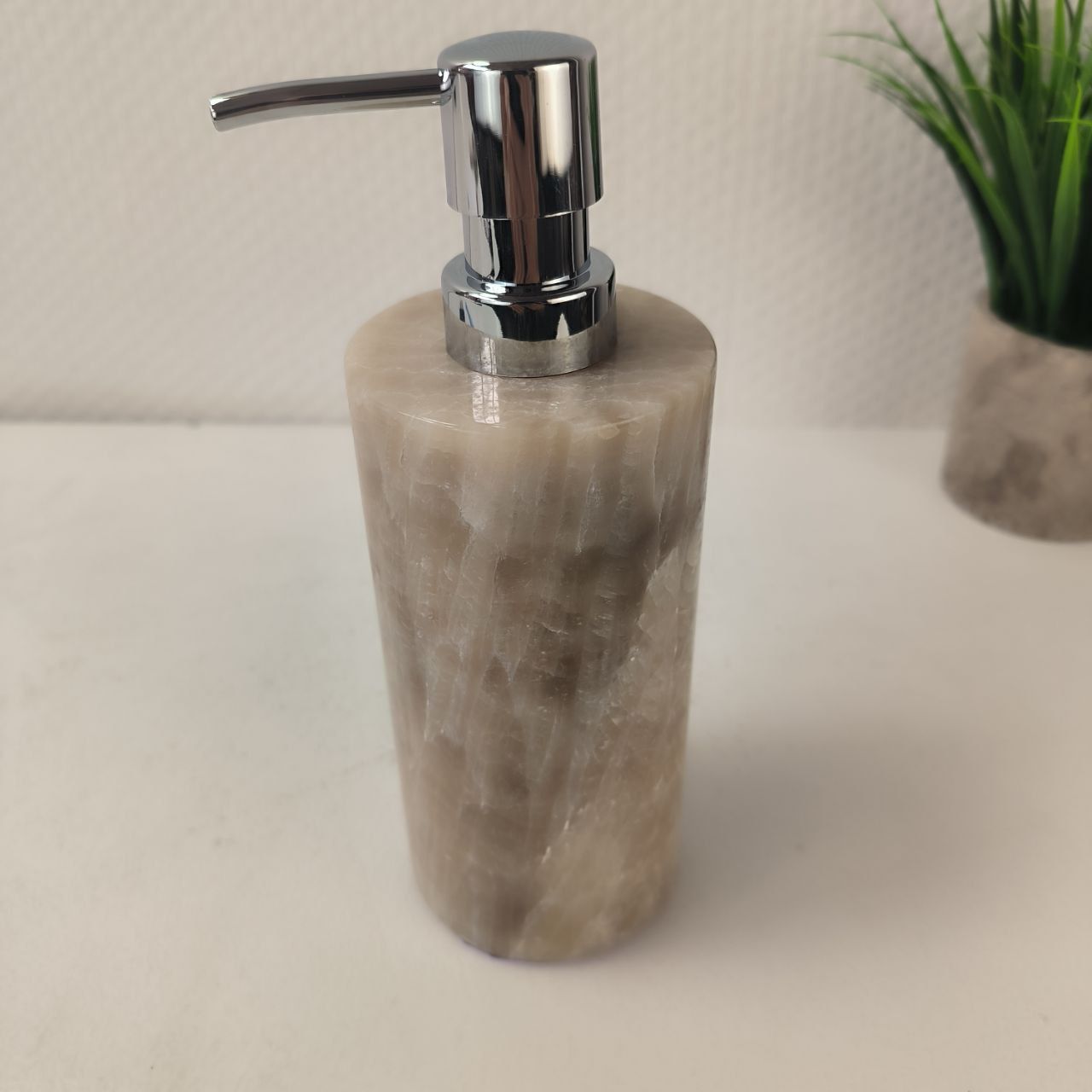 Дозатор для мыла из оникса Grey DO-63962  (68)