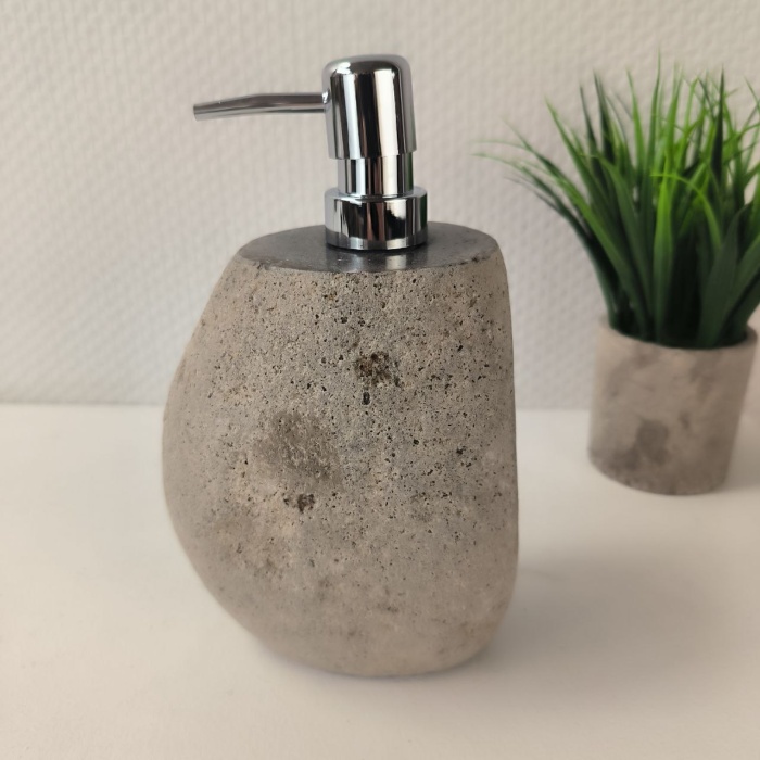 zwaab6u83ea2bh2morc1x93rvv0a23sq