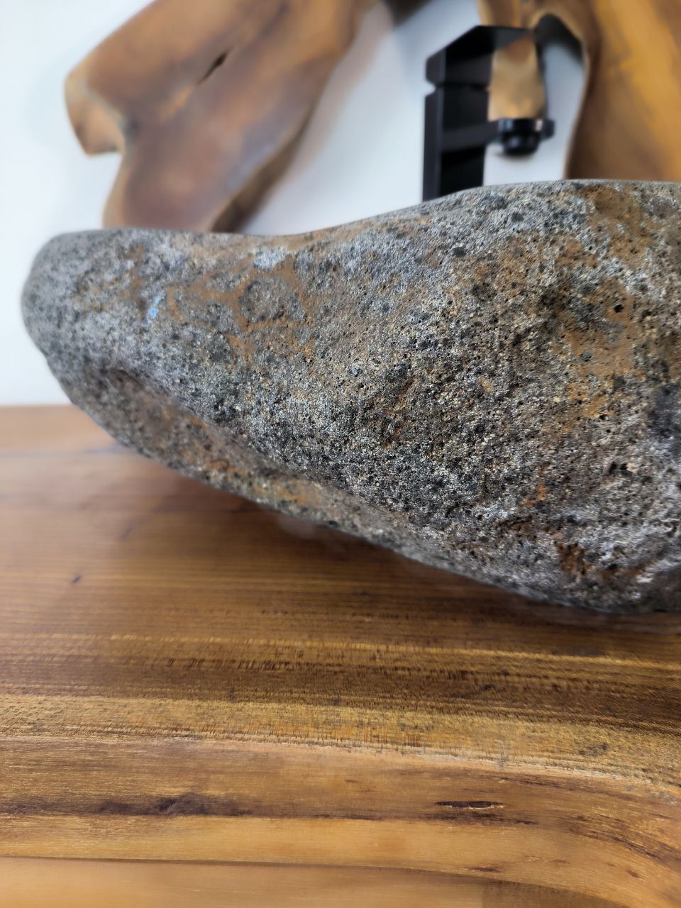Раковина из речного камня RS-66656 56х40х15 из натурального камня