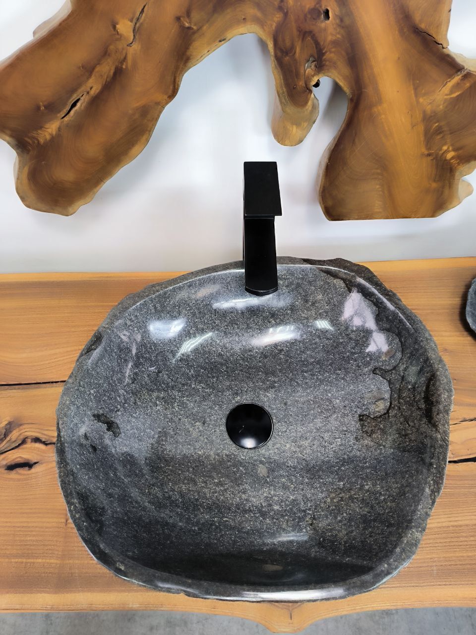 Раковина из речного камня RS-66432 48х42x16 из натурального камня