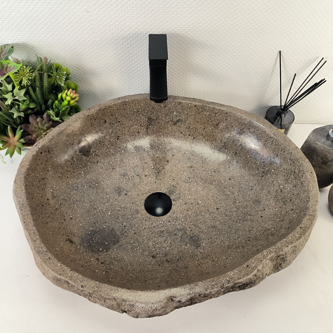 Раковина из речного камня RS-65408 64*53*15 из натурального камня