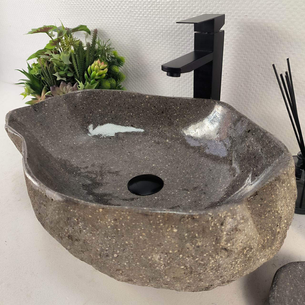 Раковина из речного камня RS-65116 52*39*15 из натурального камня
