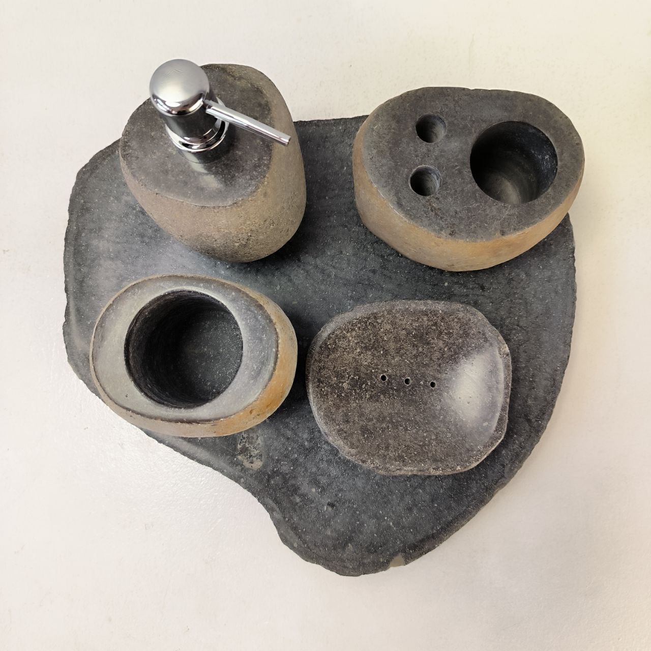 bxv8ldc4tcc9xj9t3ngru5sp1ad6k05n