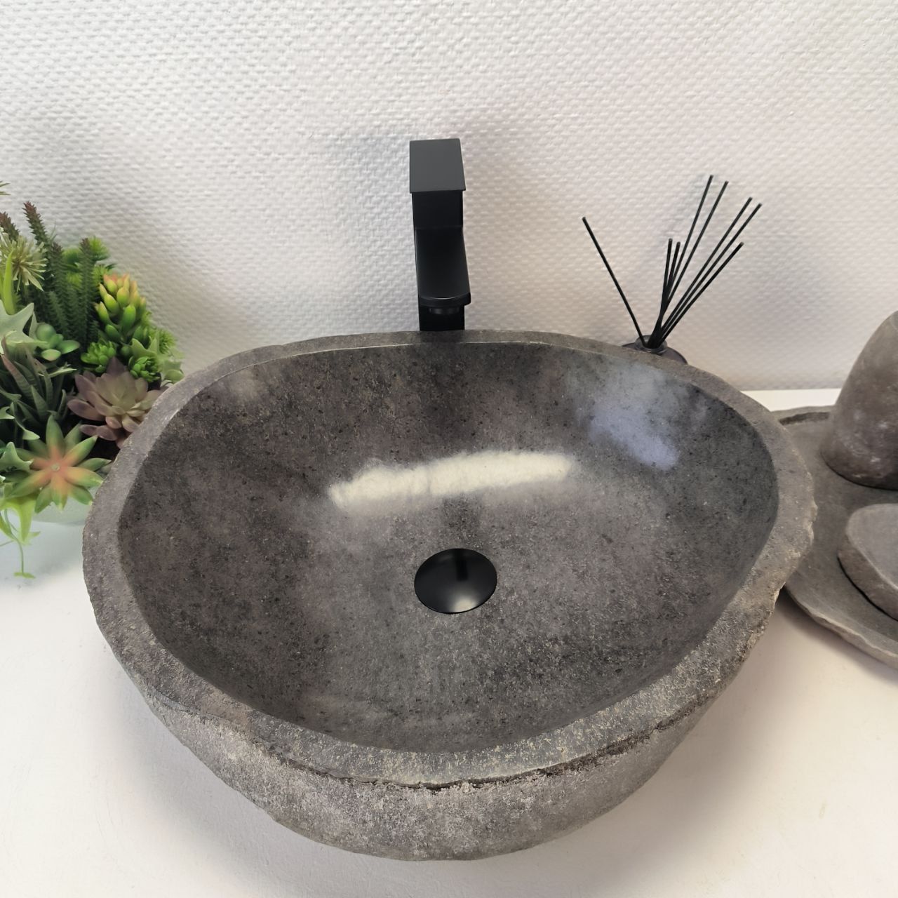 Раковина из речного камня RS-63386 (51*44*15) из натурального камня