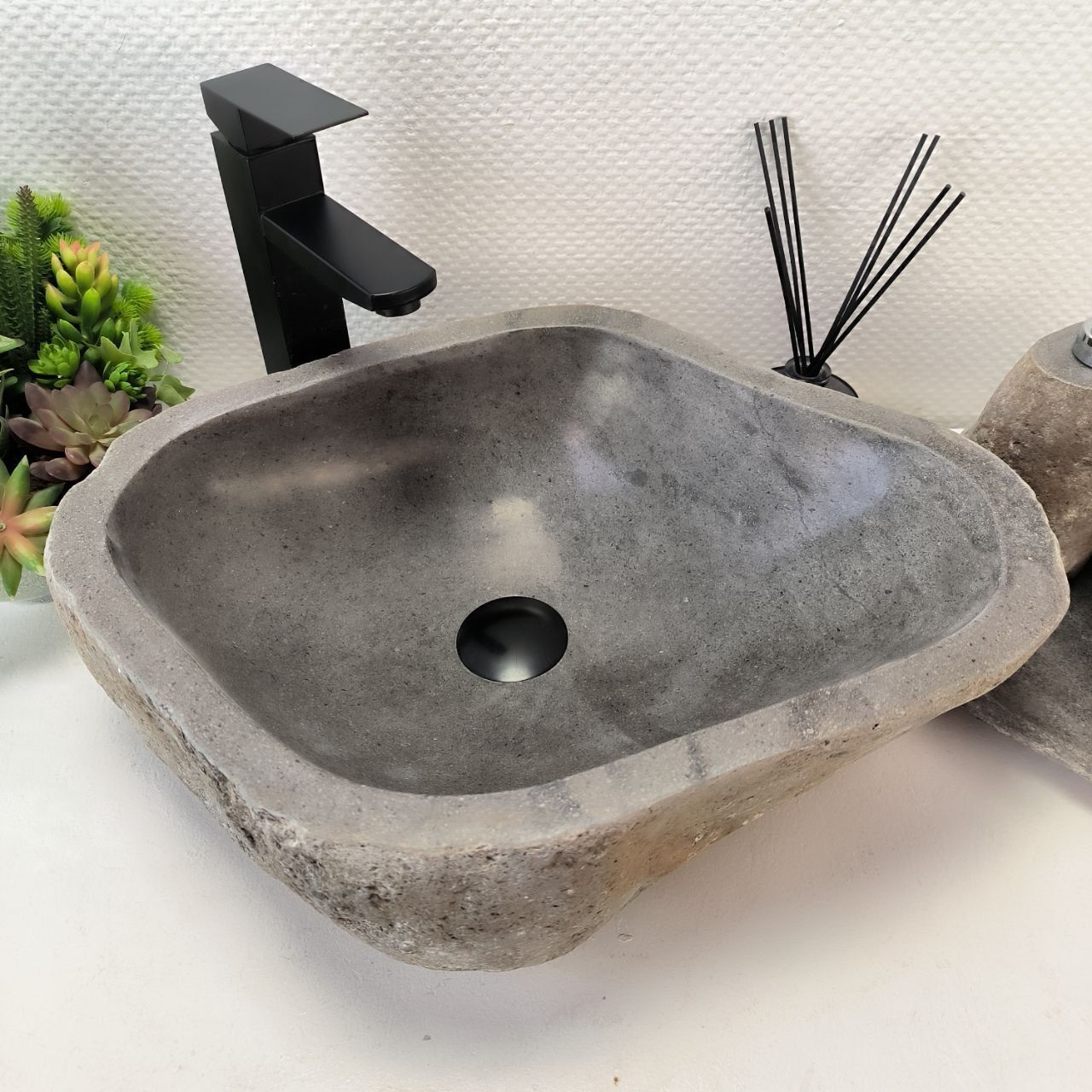 Раковина из речного камня RS-63572 (50*39*15) из натурального камня