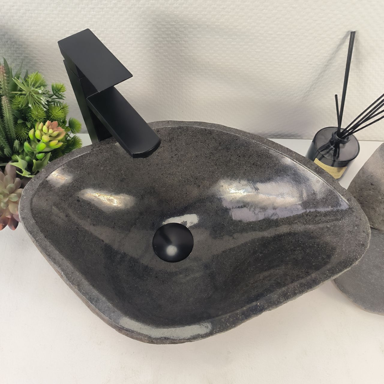 Раковина из речного камня RS-65177 46*32*15 из натурального камня