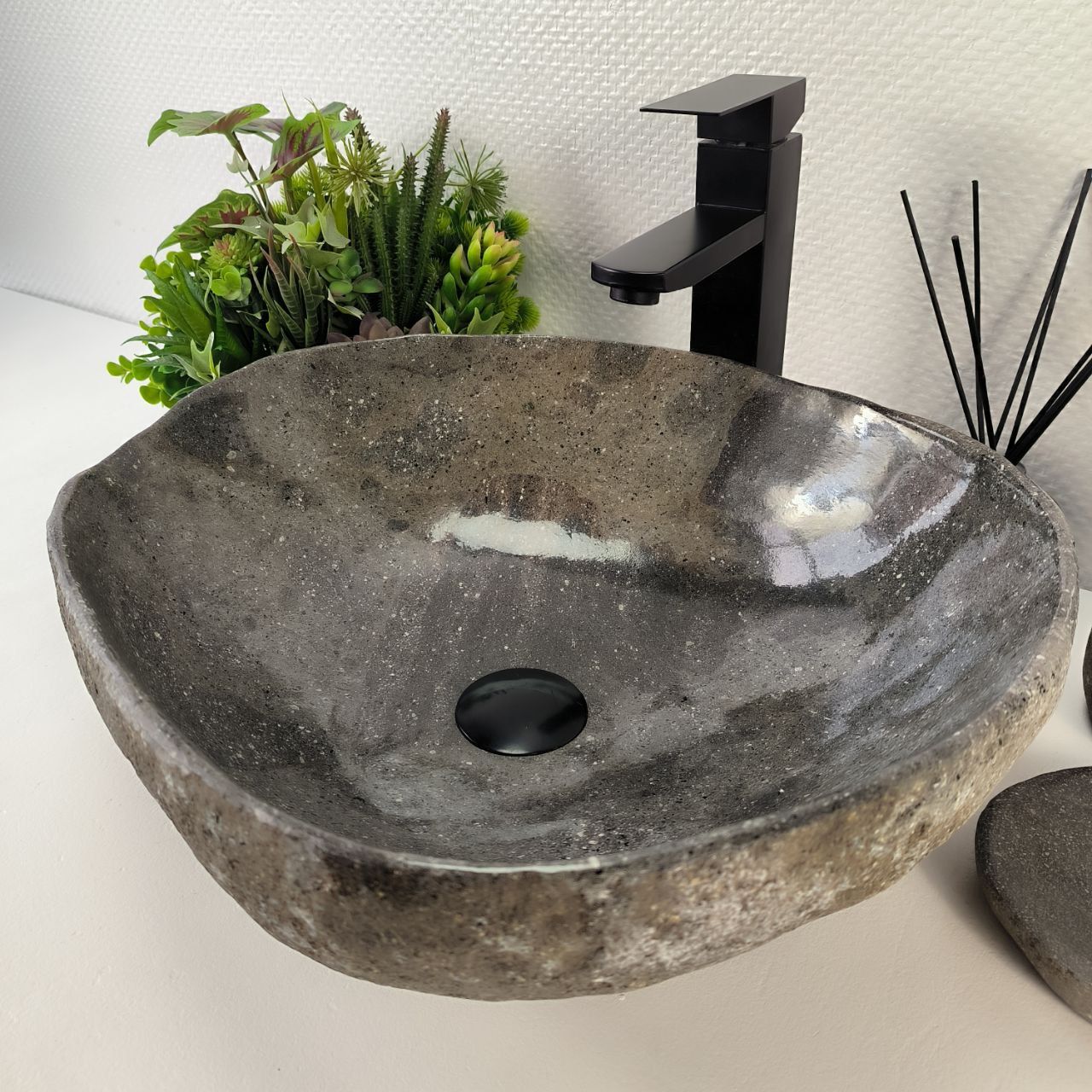 Раковина из речного камня RS-65143 46*40*15 из натурального камня