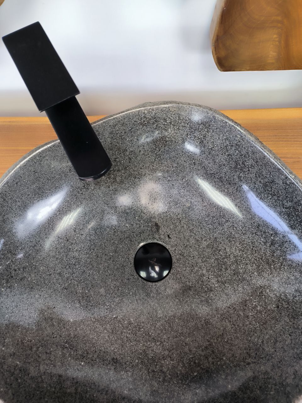 Раковина из речного камня RS-66479 54х46х15 из натурального камня
